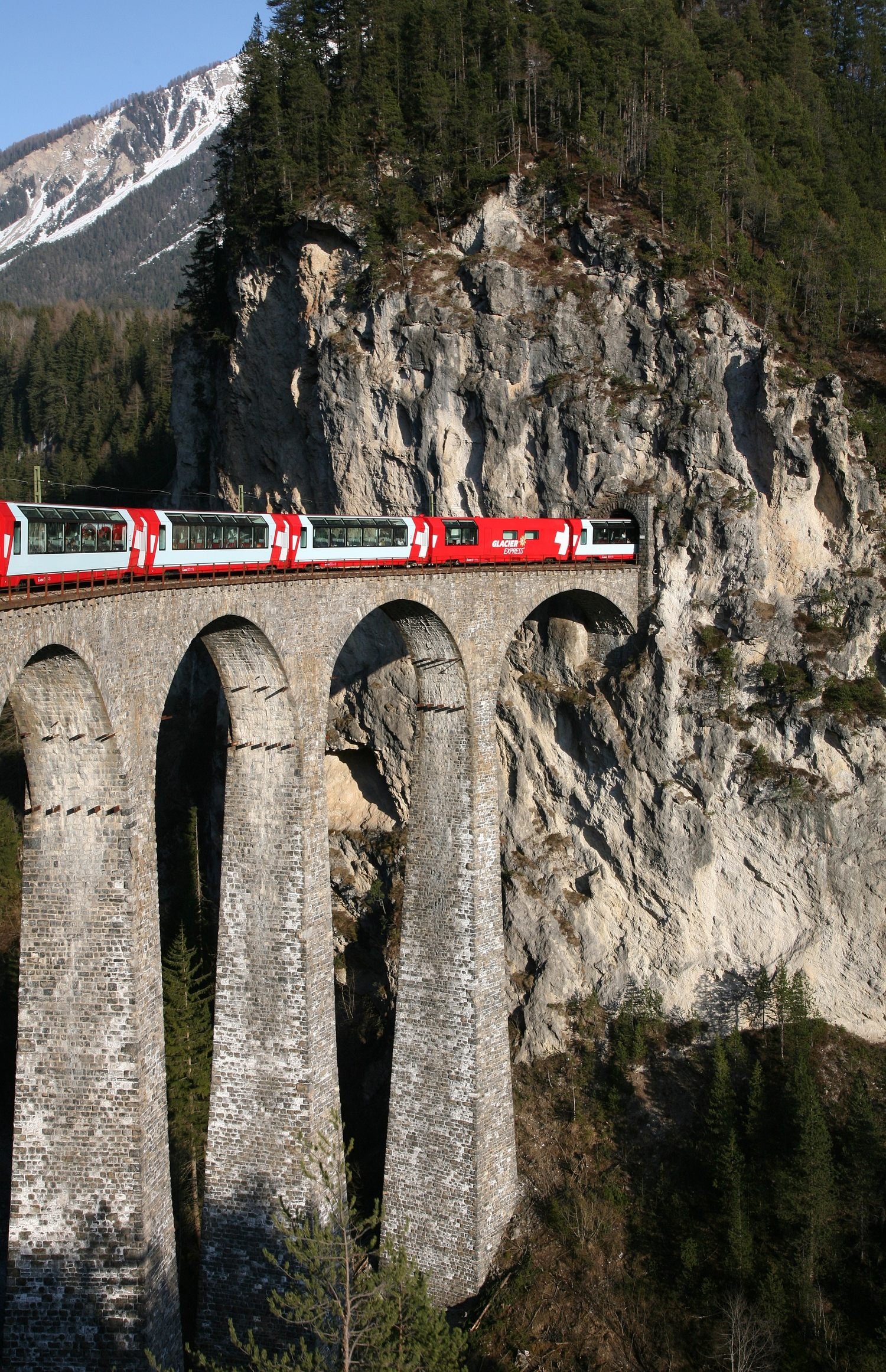 Kereta Swiss: Seni Berpindah Tempat