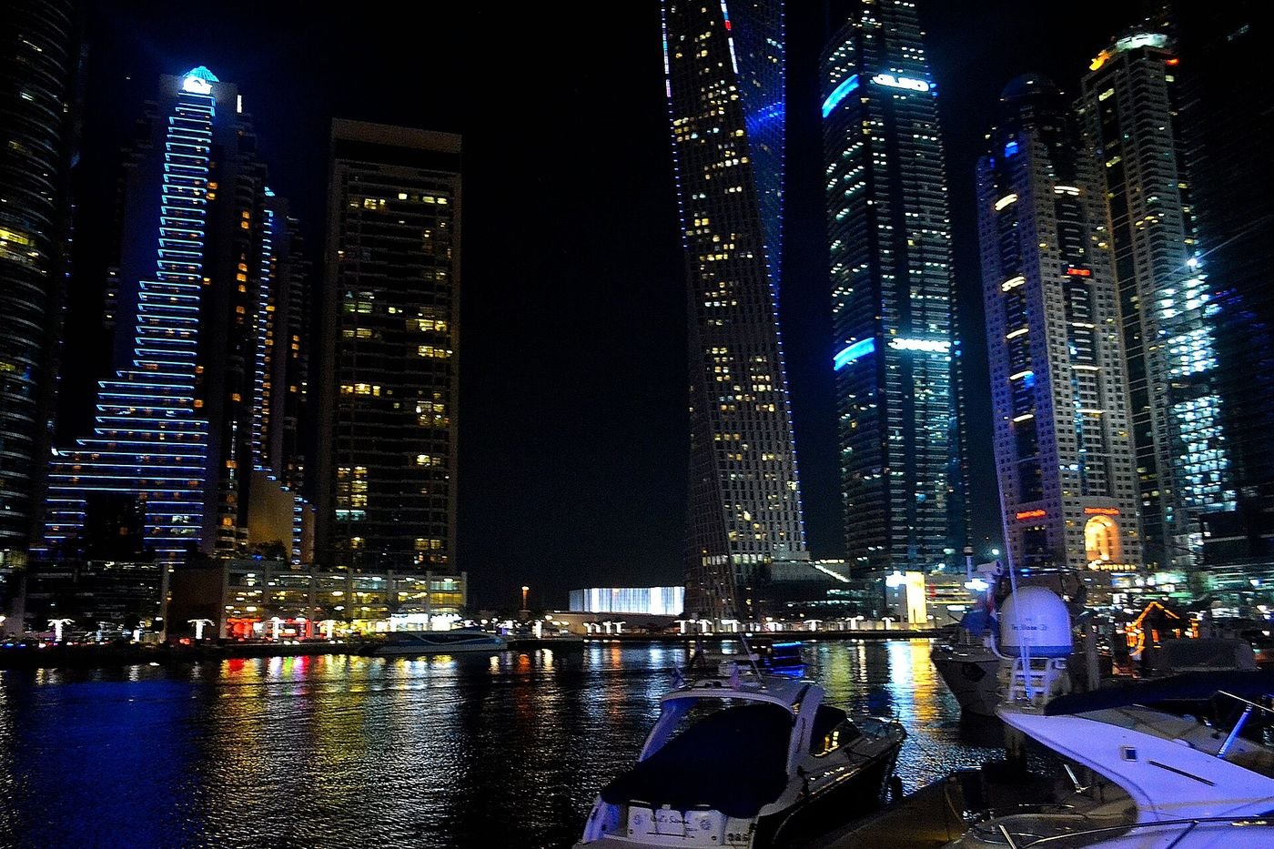 Dubai by Car from Saudi: Route, Border & Costs