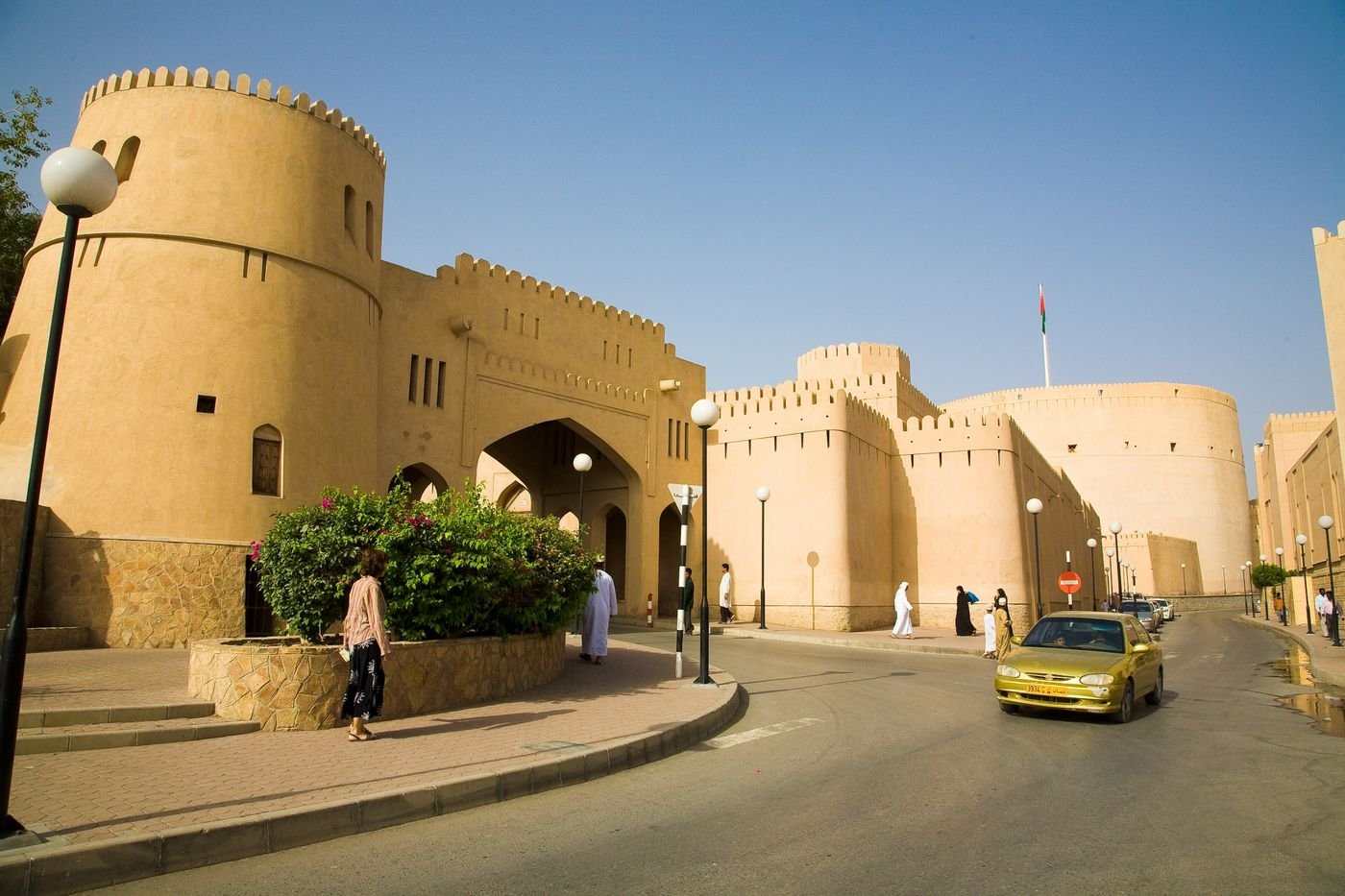 نزوى: القلعة والسوق