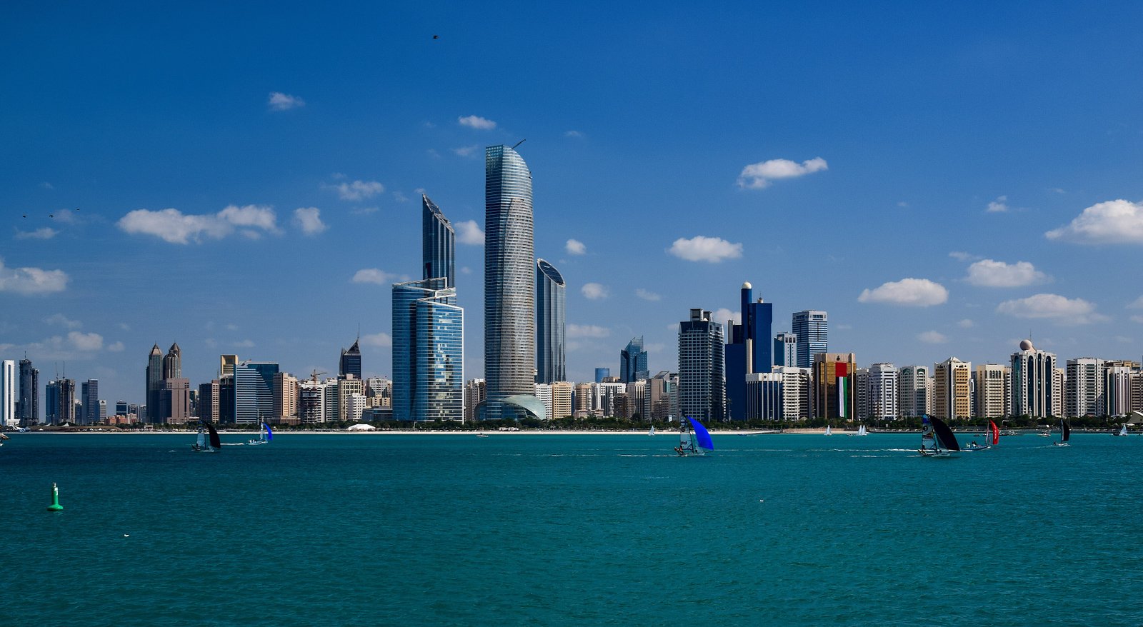 Waktu Terbaik Berkunjung ke Abu Dhabi: Cuaca per Bulan