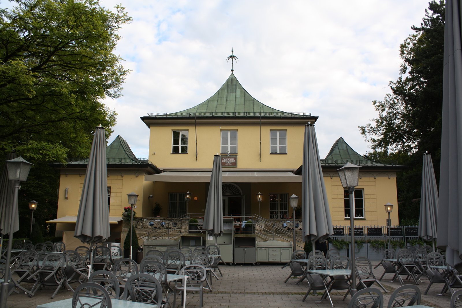 Munich on a Plate: Sausages, Beer, and Halal Options You Didn't Expect